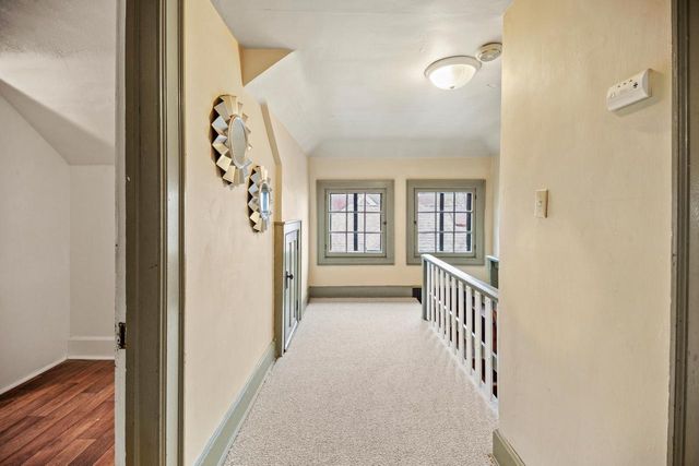 2918 N Hackett AVENUE, Milwaukee, WI 53211