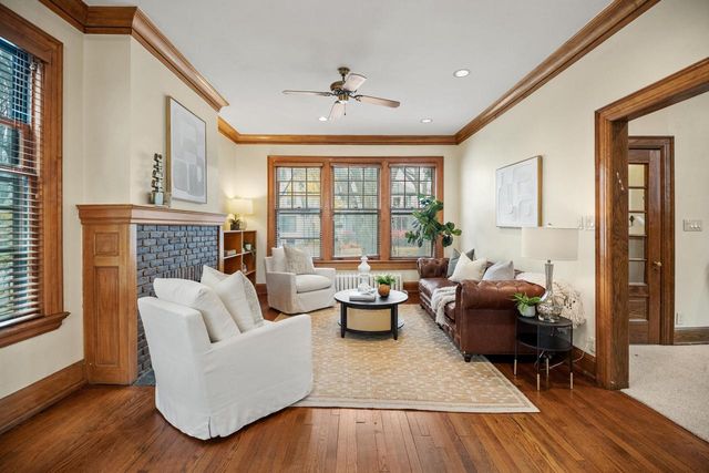 2918 N Hackett AVENUE, Milwaukee, WI 53211