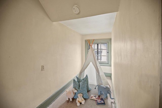 2918 N Hackett AVENUE, Milwaukee, WI 53211