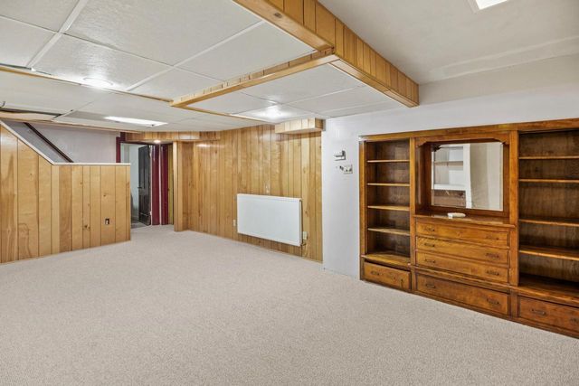 2918 N Hackett AVENUE, Milwaukee, WI 53211