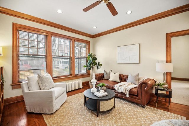 2918 N Hackett AVENUE, Milwaukee, WI 53211