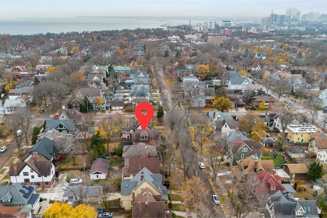 2918 N Hackett AVENUE, Milwaukee, WI 53211