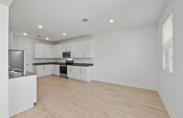 105 Green Berets BND, Jarrell, TX 76537