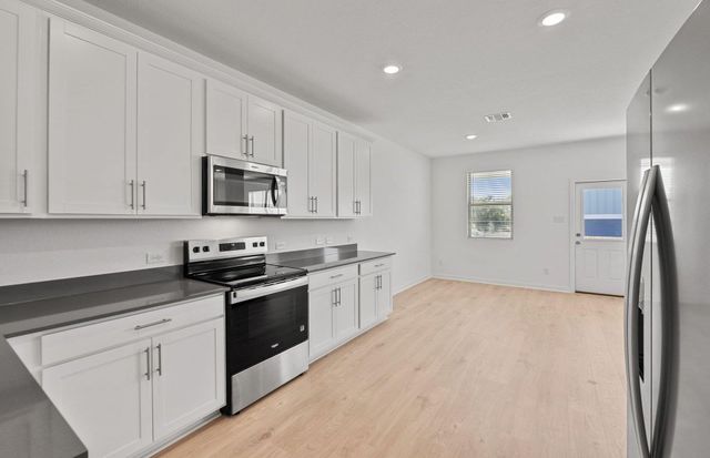 105 Green Berets BND, Jarrell, TX 76537