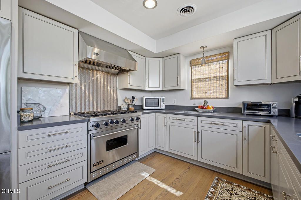 Image 11 of property listing at 1000 S Orange Grove Boulevard 23, Pasadena, CA 91105