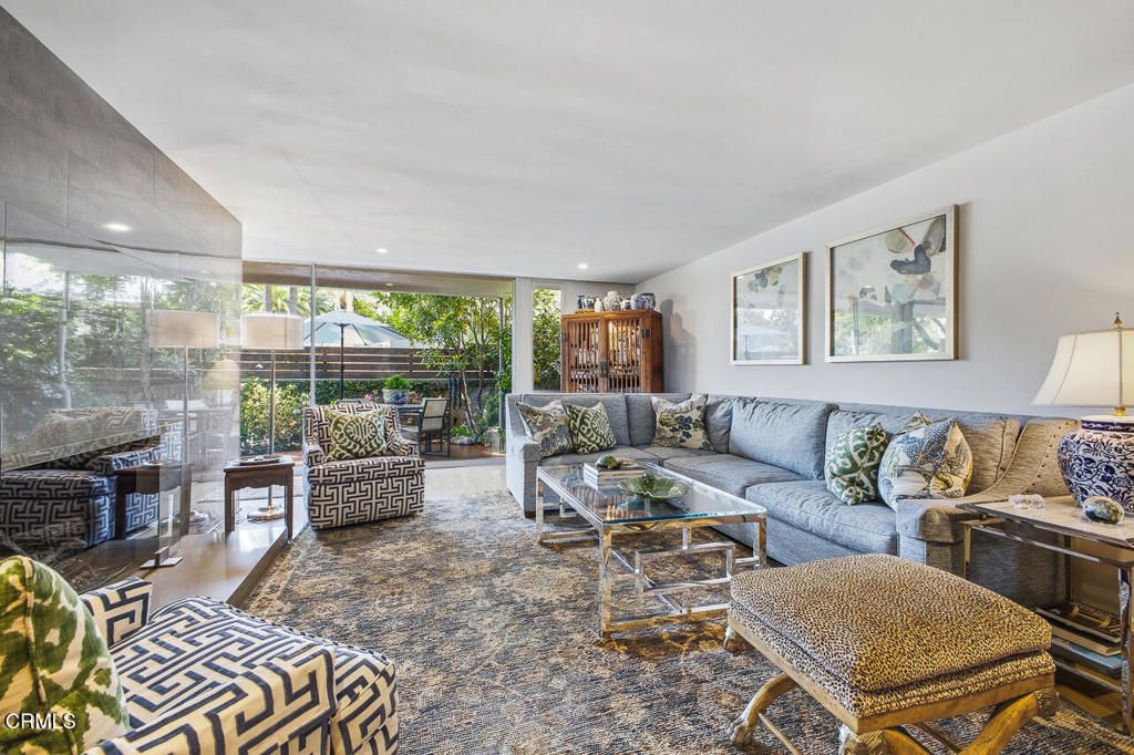 Image 14 of property listing at 1000 S Orange Grove Boulevard 23, Pasadena, CA 91105