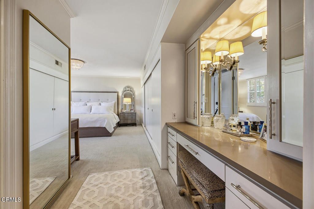 Image 16 of property listing at 1000 S Orange Grove Boulevard 23, Pasadena, CA 91105