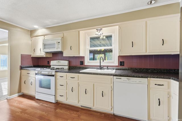 8507 Sandstone Court, New Haven, IN 46774