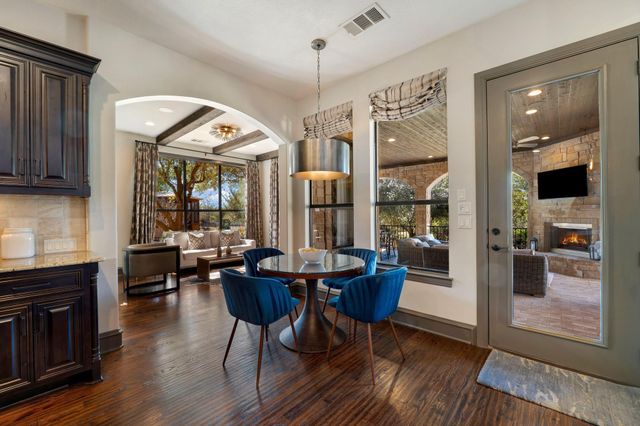 2104 University Club DR, Austin, TX 78732