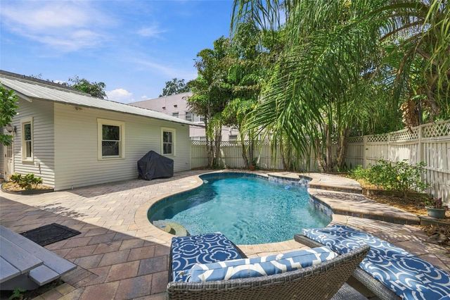1801 W HILLS AVENUE, Tampa, FL 33606