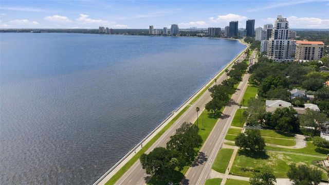 1801 W HILLS AVENUE, Tampa, FL 33606