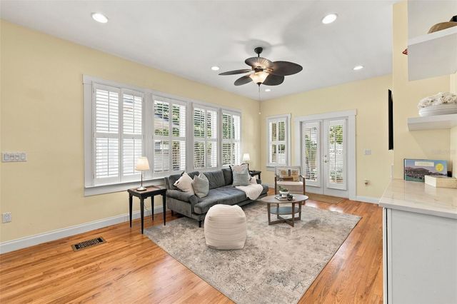 1801 W HILLS AVENUE, Tampa, FL 33606