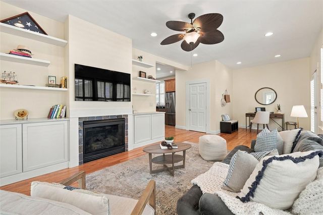 1801 W HILLS AVENUE, Tampa, FL 33606