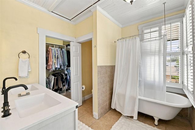 1801 W HILLS AVENUE, Tampa, FL 33606