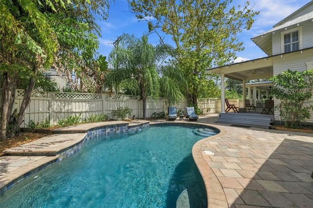 1801 W HILLS AVENUE, Tampa, FL 33606