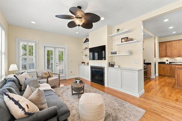 1801 W HILLS AVENUE, Tampa, FL 33606
