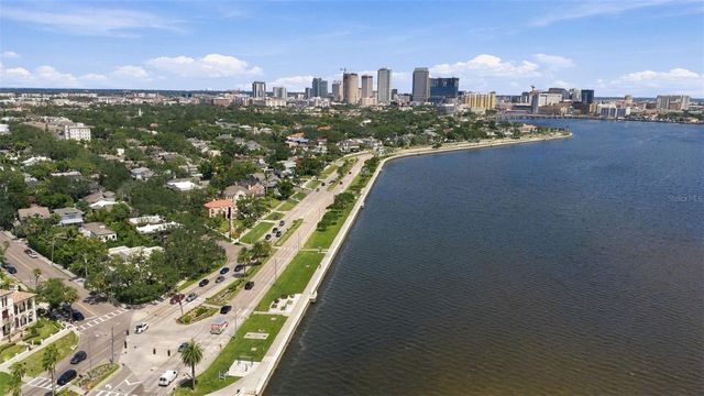 1801 W HILLS AVENUE, Tampa, FL 33606
