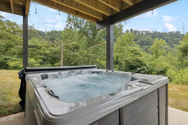 332 Sterling Drive, Gatlinburg, TN 37738