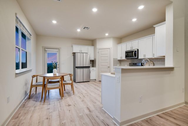 7400 Daves Landing DR, Austin, TX 78724