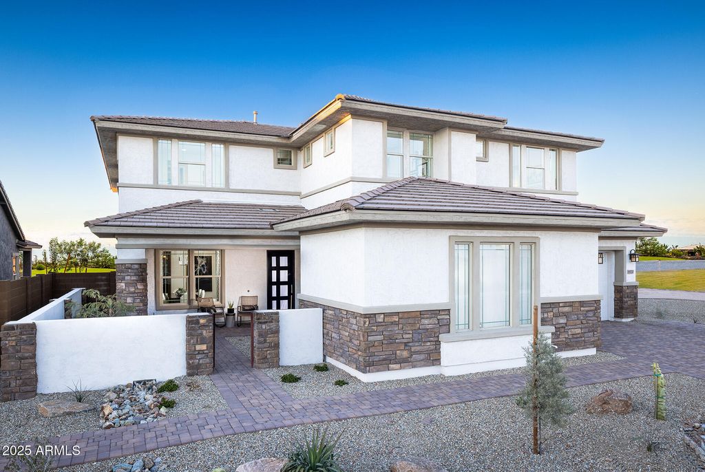 8520 W SOLANO Drive, Glendale, AZ 85305