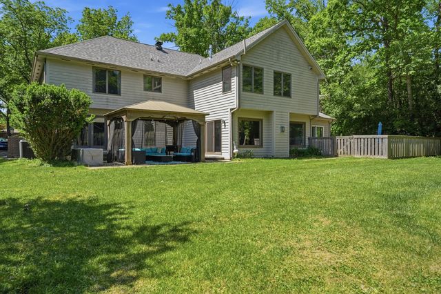 26792 W LAKEVIEW Drive S, Lake Barrington, IL 60084