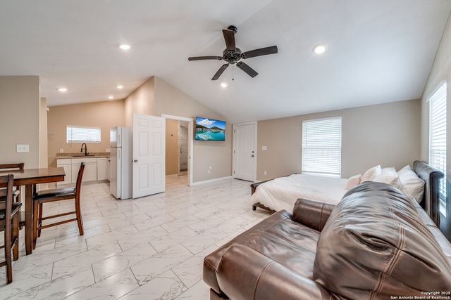 811 W Kings, San Antonio, TX 78212