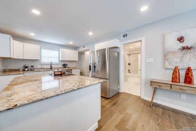 811 W Kings, San Antonio, TX 78212