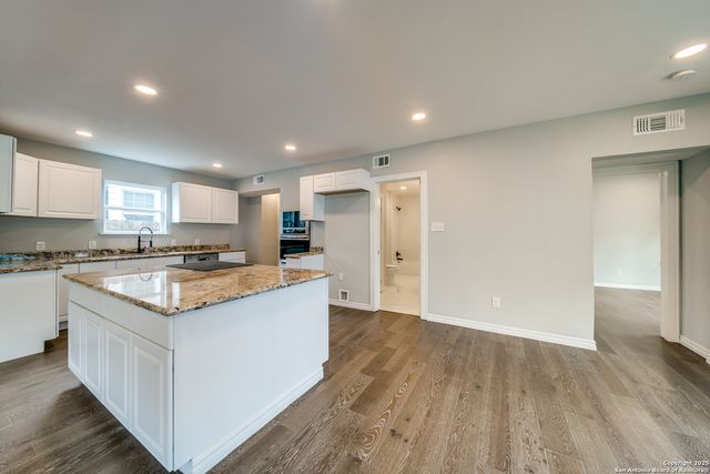 811 W Kings, San Antonio, TX 78212