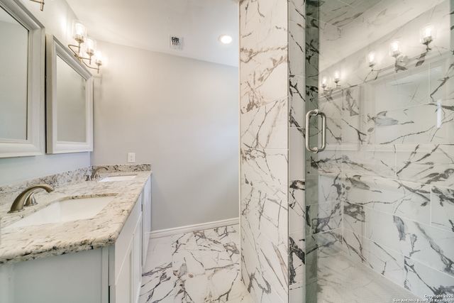 811 W Kings, San Antonio, TX 78212