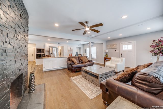 811 W Kings, San Antonio, TX 78212