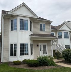 717 Hidden Creek Lane, North Aurora, IL 60542