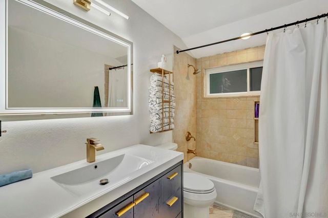 4016 Ampudia, San Diego, CA 92110