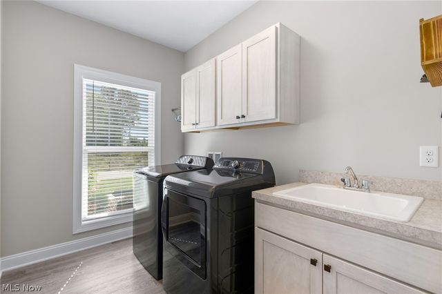2487 Ledgestone Drive NW, Uniontown, OH 44685
