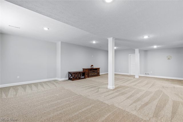 2487 Ledgestone Drive NW, Uniontown, OH 44685