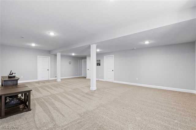 2487 Ledgestone Drive NW, Uniontown, OH 44685