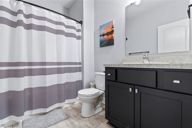 2487 Ledgestone Drive NW, Uniontown, OH 44685