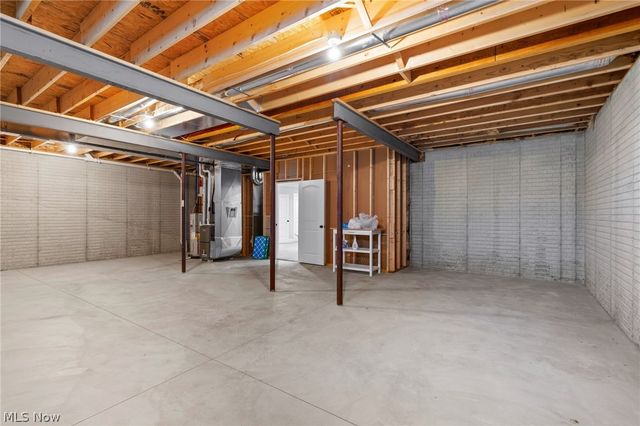 2487 Ledgestone Drive NW, Uniontown, OH 44685