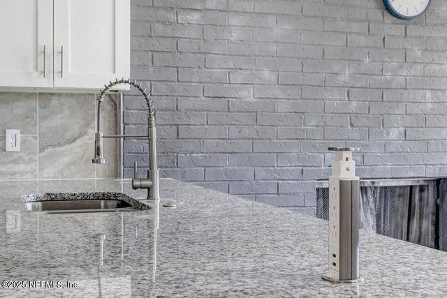 1215 BLUEHILL Drive, Jacksonville, FL 32218