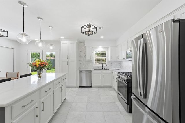 2014 Woodcrest Drive, Houston, TX 77018