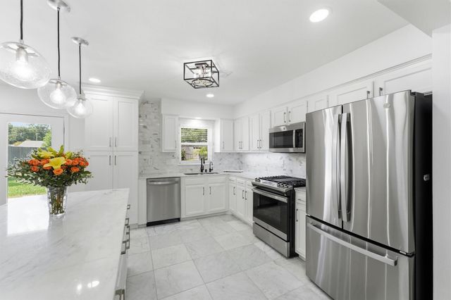 2014 Woodcrest Drive, Houston, TX 77018