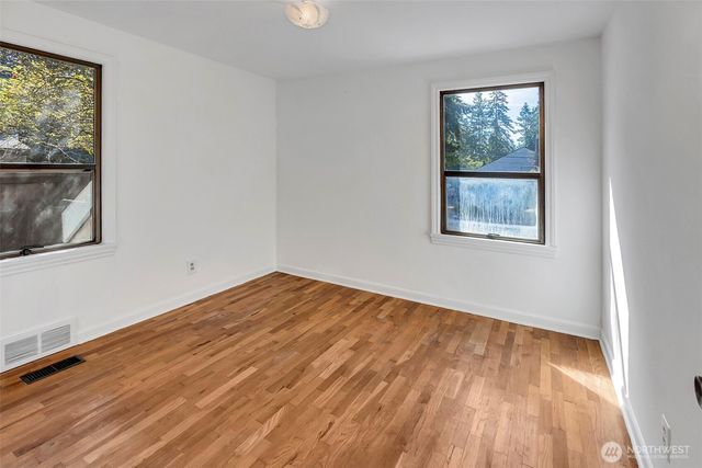 12004 5th Ave NE, Seattle, WA 98125