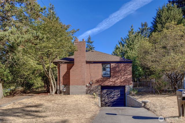 12004 5th Ave NE, Seattle, WA 98125