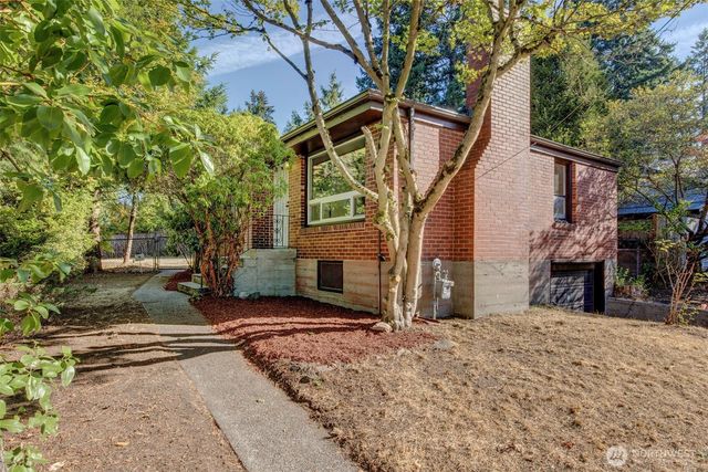 12004 5th Ave NE, Seattle, WA 98125