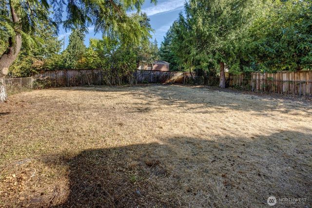 12004 5th Ave NE, Seattle, WA 98125