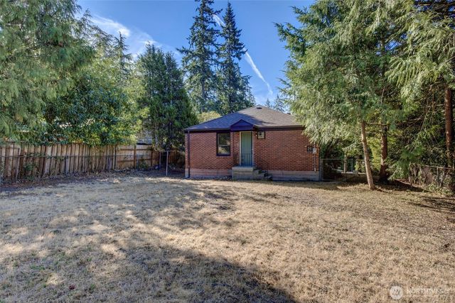 12004 5th Ave NE, Seattle, WA 98125