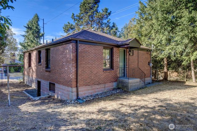 12004 5th Ave NE, Seattle, WA 98125