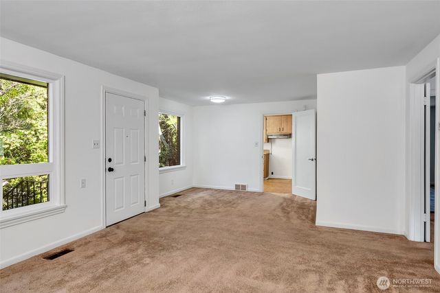 12004 5th Ave NE, Seattle, WA 98125