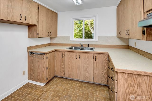 12004 5th Ave NE, Seattle, WA 98125