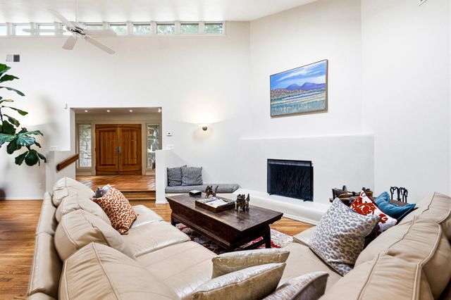 1116 Salamanca Street NW, Los Ranchos, NM 87107