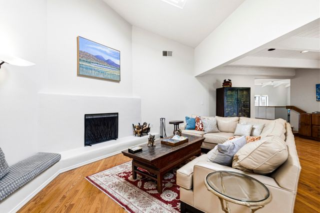 1116 Salamanca Street NW, Los Ranchos, NM 87107
